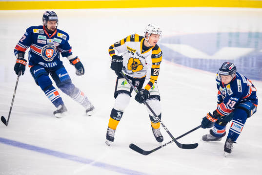 Skellefteås Robin Alvarez och Växjös Janne Pesonen samt