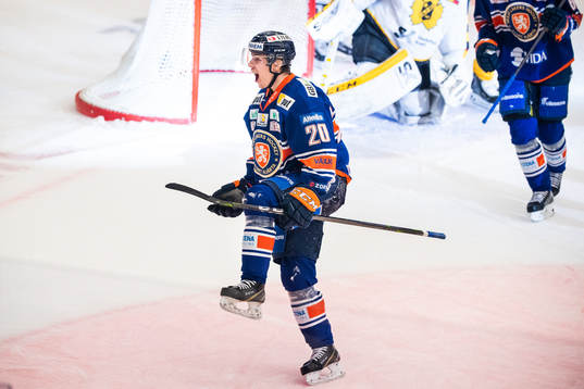 Växjös Juho Liukkonen jublar