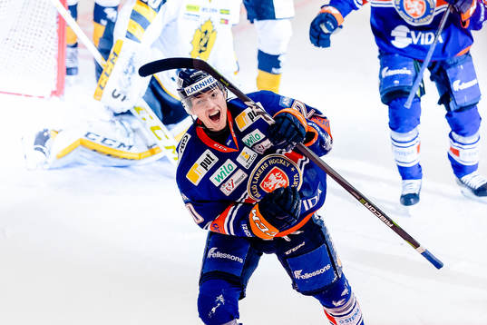 Växjös Jakob Heljemo jublar