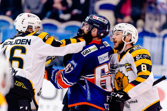 Gruff mellan Skellefteås Linus Lindström, Petter Granberg