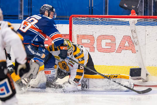 Växjös Julius Junttila gör 3-2 bakpom Skellefteås