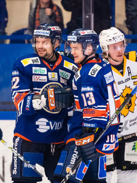 Växjös Janne Pesonen och Julius Junttila jublar