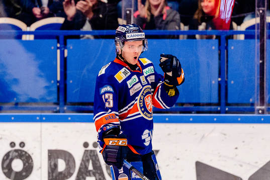 Växjös Julius Junttila jublar