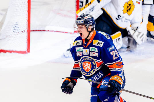 Växjös Jakob Heljemo jublar