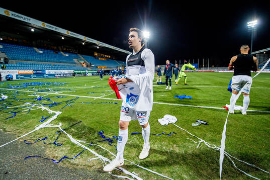 Vegard Forren of Molde with the silver medal
