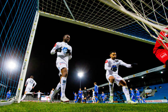 Leke Samson James of Molde with teammate Etzaz Hussain