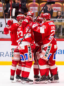 Timrås Andreas Söderberg jublar med lagkamrater