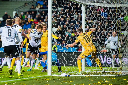 Yann-Erik Randa Bahezre de Lanlay of Rosenborg scores the