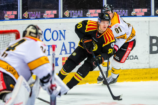 Brynäs Jesper Boqvist och Luleås Austin Farley