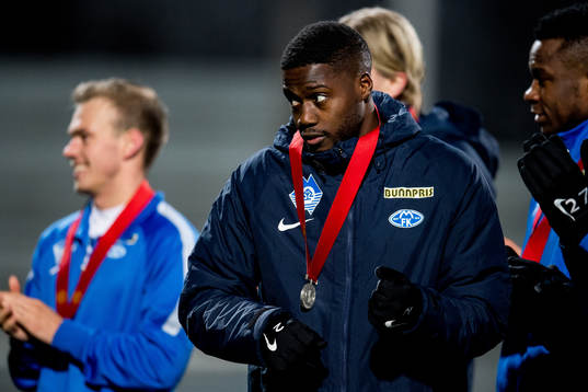 Isak Ssewankambo of Molde with the silver medal