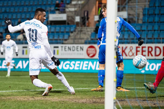 Leke Samson James of Molde scores 1-1