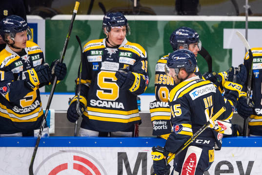 Södertäljes Sebastian Dyk jublar