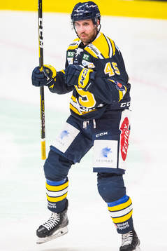 Södertäljes Sebastian Dyk jublar