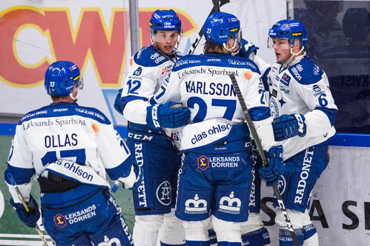 Leksands Wilde Bröms jublar med lagkamrater