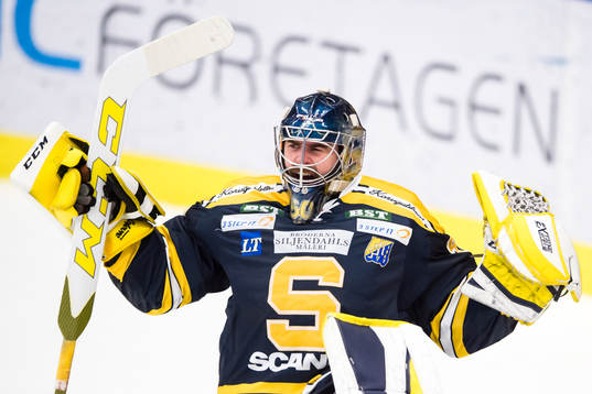 Södertäljes Alexander Sahlin jublar