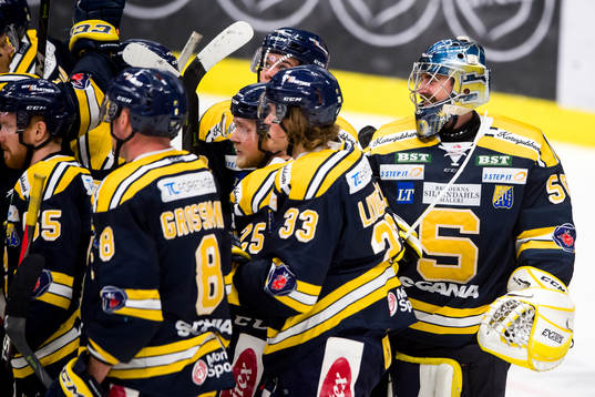 Södertäljes Alexander Sahlin jublar