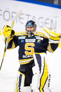 Södertäljes Alexander Sahlin jublar