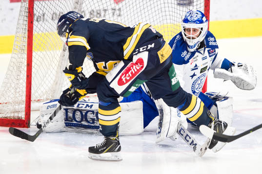 Leksands målvakt Axel Brage och Södertäljes Lucas