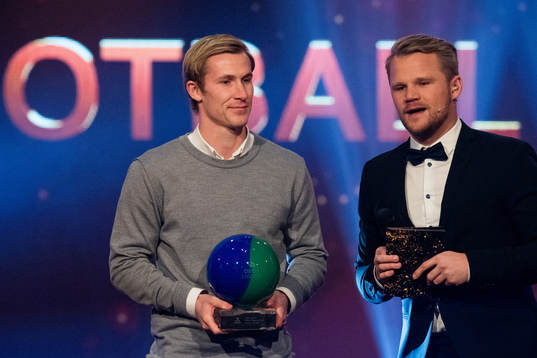 Viljar Vevatne of Viking receives the prize as the player
