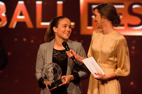 Guro Reiten of LSK Kvinner is awarded the prize for the