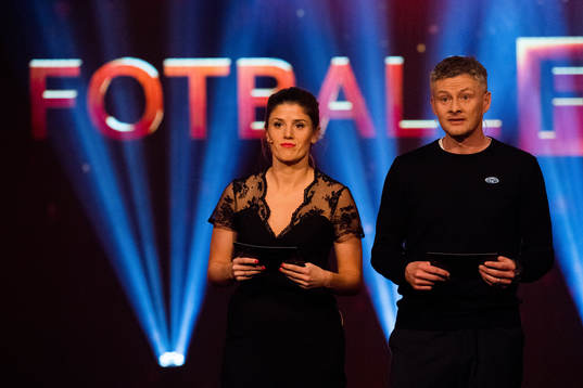 Maren Mjelde of Chelsea and Ole Gunnar Solskjær, manager