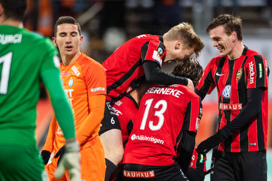 Brommapojkarnas Ludvig Öhman Silwerfeldt jublar med