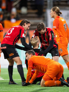 Brommapojkarnas Ludvig Öhman Silwerfeldt jublar med