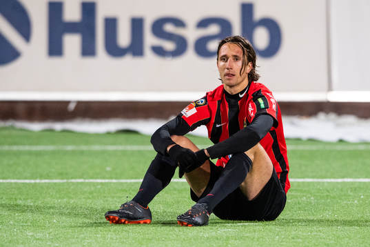Brommapojkarnas Philip Hellquist deppar