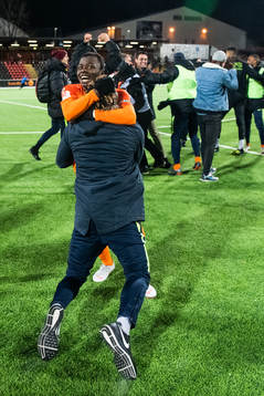 AFC Eskilstunas spelare jublar
