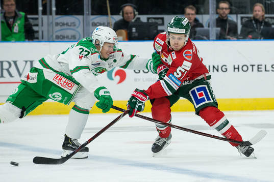 Rögles Jesper Williamsson mot Frölundas Mats Rosseli Olsen