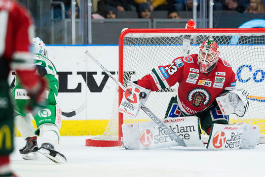 Rögles Daniel Zaar skjuter avgörande 1-2 målet bakom