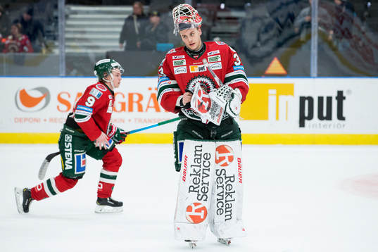 Frölundas målvakt Johan Mattsson deppar