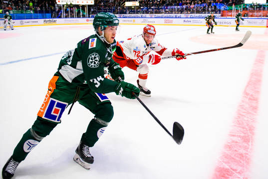 Färjestads Michael Lindqvist och Timrås Sebastian Ohlsson