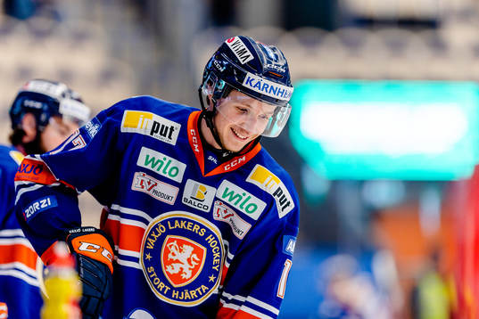 Växjös Jonas Röndbjerg skrattar