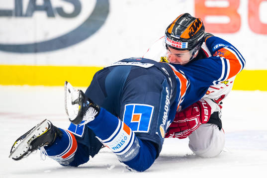 Växjös Peter Andersson i bråk med Örebros Shane Harper