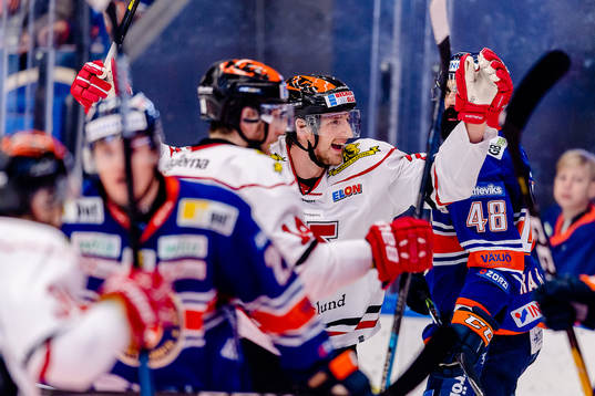 Örebros Anton Hedman jublar