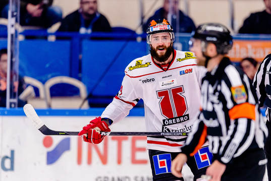 Örebros Nick Ebert visar känslor