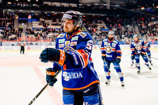 Växjös Arvid Lundberg jublar