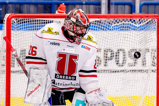 Örebros målvakt Stefan Steen släpper in 2-1