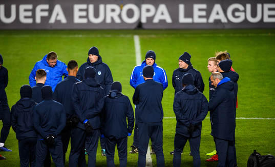 Philippe Clement, head coach of Genk talks to the players