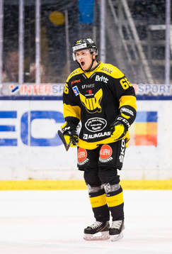 Västerås Alexander Nilsson-Lindelöf jublar