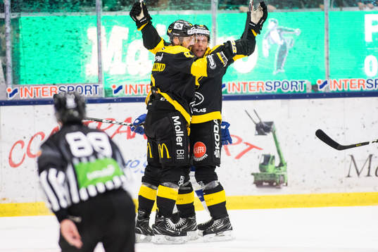 Västerås Mikael Frycklund jublar med Fredrik Johansson