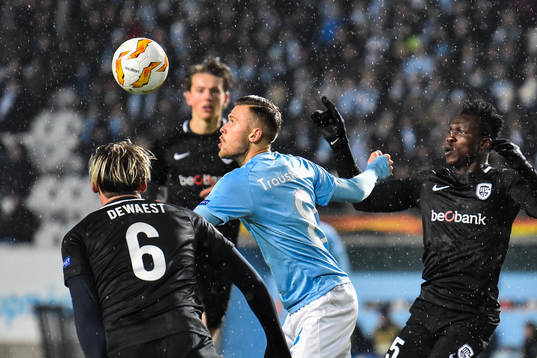 Arnór Ingvi Traustason of Malmö FF in a duel with