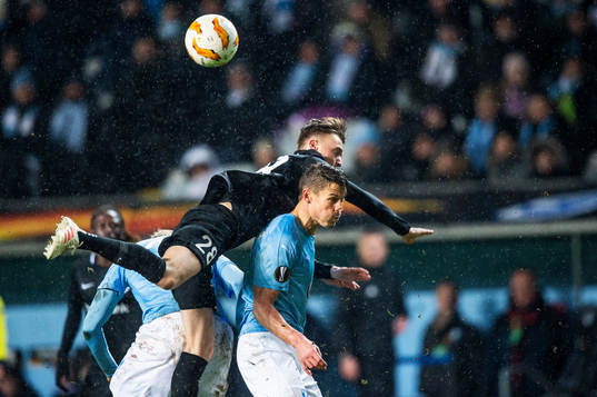 Bryan Heynen of Genk and Markus Rosenberg of Malmö FF