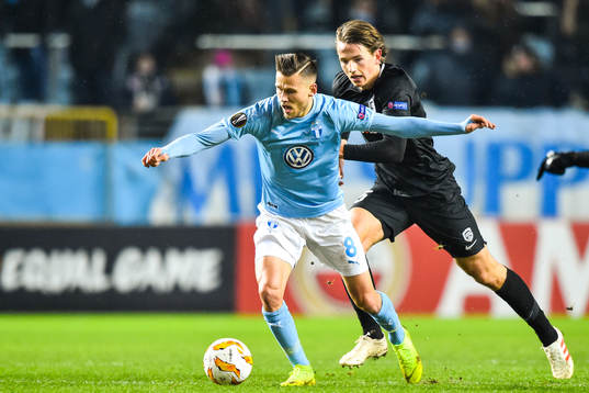 Arnór Ingvi Traustason of Malmö FF and Sander Berge of