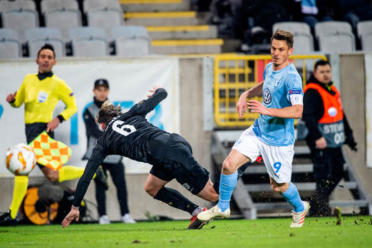 Sebastien Dewaest of Genk and Markus Rosenberg of Malmö FF