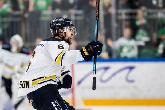 s Christoffer Persson jublar