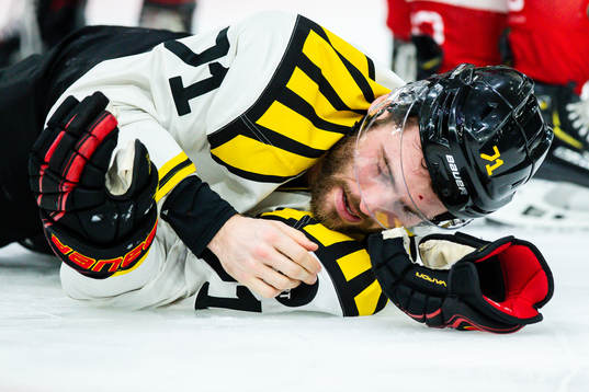 Brynäs Robert Kousal har ont