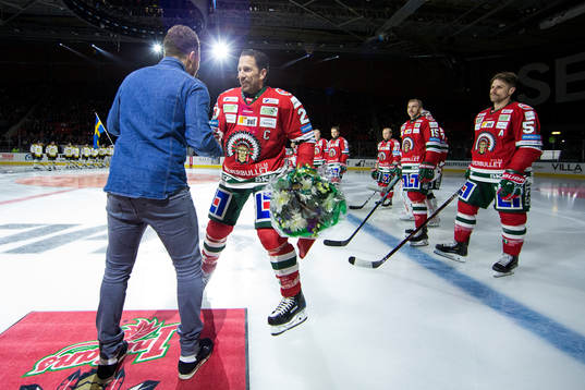 IFK Göteborgs Tobias Hysén blir hyllad av Frölunda och