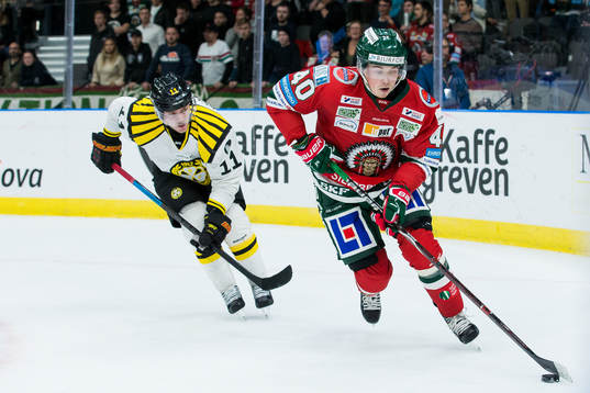 Frölundas Joel Mustonen före Brynäs Joel Kellman